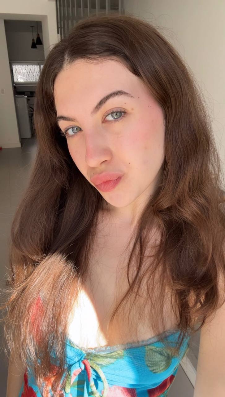 Nude girl Amber in Zhenjiang