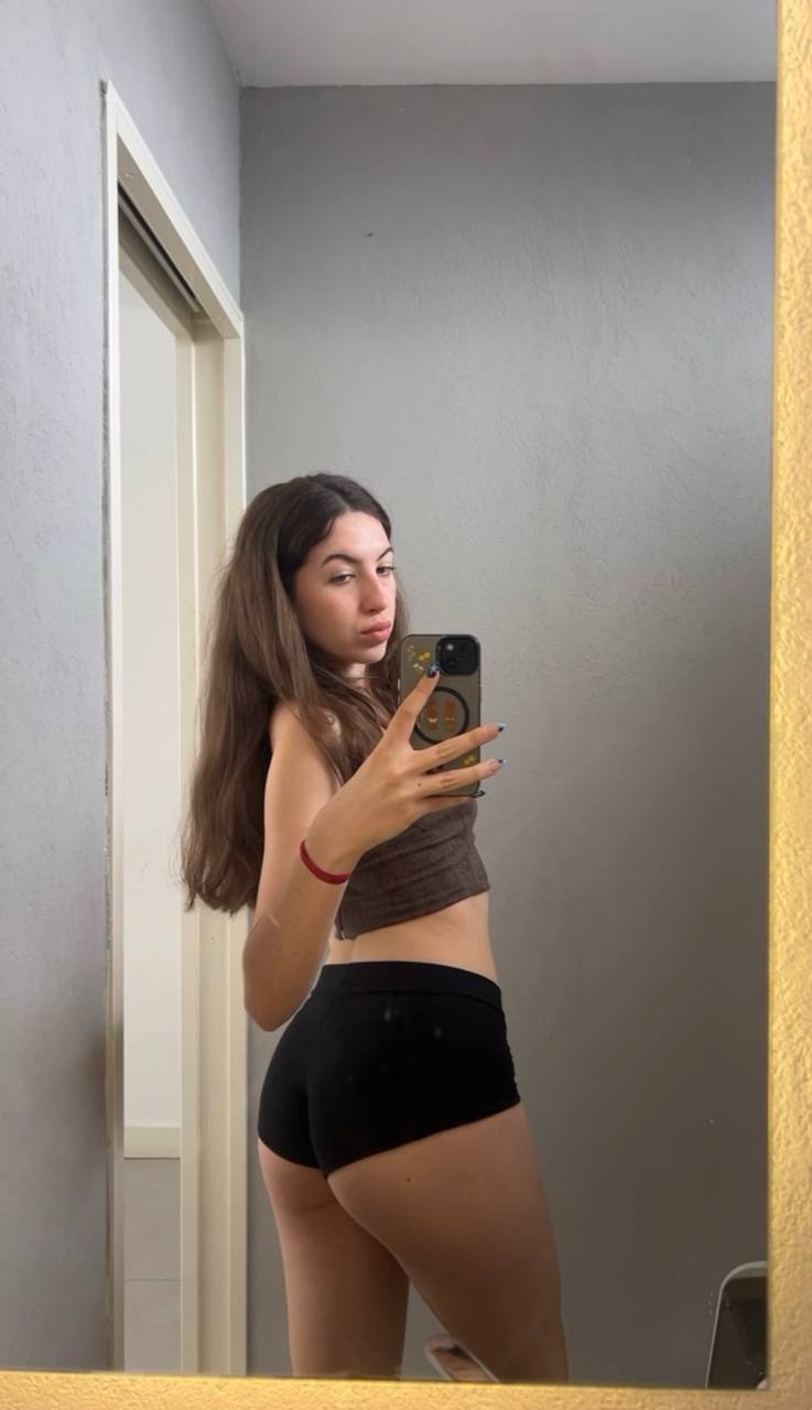 Amber in her underwear in Zhenjiang