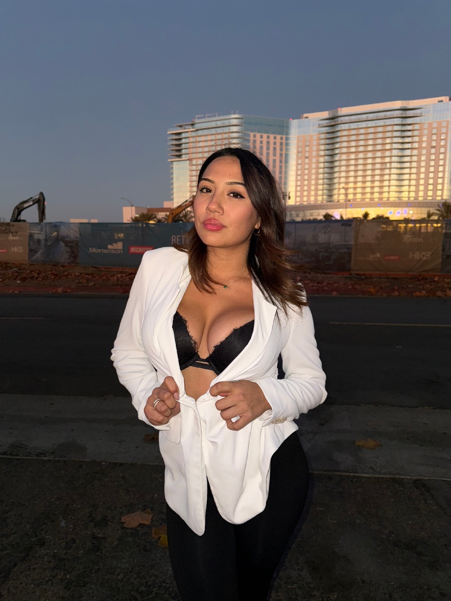 Take a pause and enjoy Ali Cruz — streaming from Zhenjiang