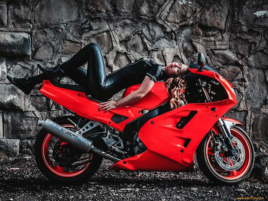 Beautiful girl Beautiful girls and motorcycles in Zhenjiang