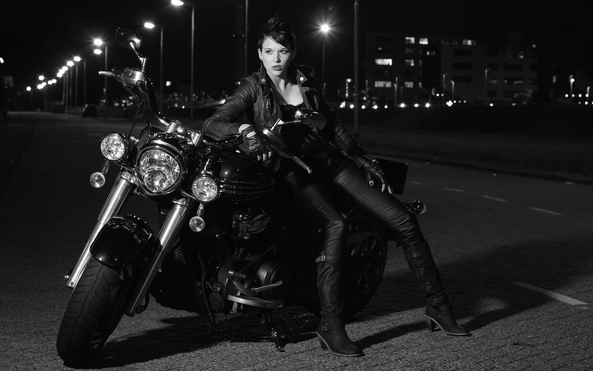 Photo Beautiful girls and motorcycles in Zhenjiang
