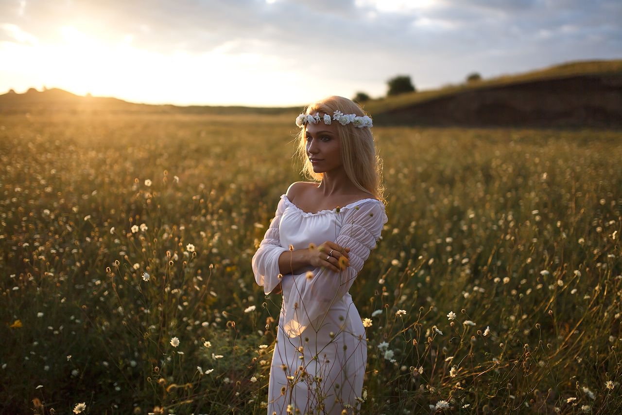 Girls in Slavic costumes in Zhenjiang