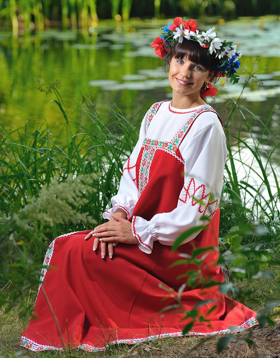 Beautiful girl Girls in Slavic costumes in Zhenjiang