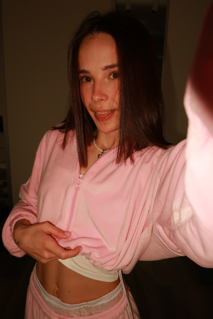 Tina brings the glow — live moments in Zhenjiang